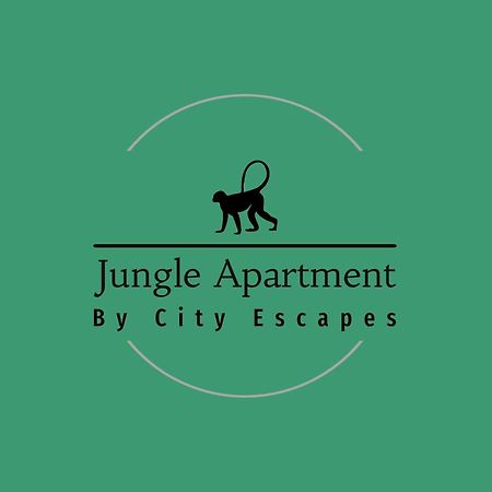 Jungle Escape, City Apartment With Parking & Terrace チェスター エクステリア 写真