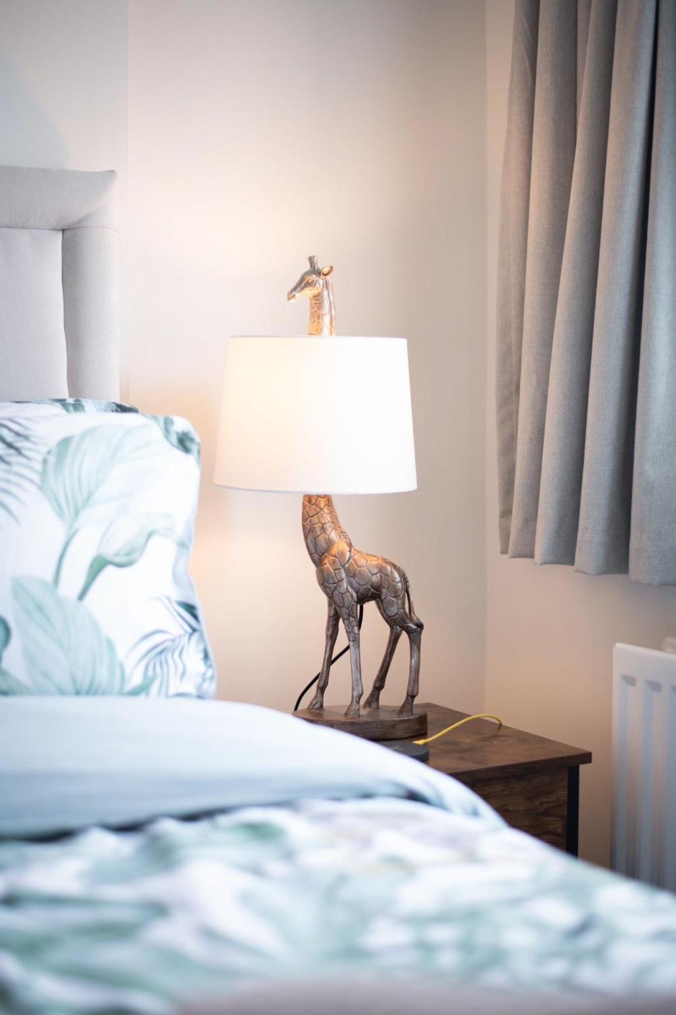 Jungle Escape, City Apartment With Parking & Terrace チェスター エクステリア 写真
