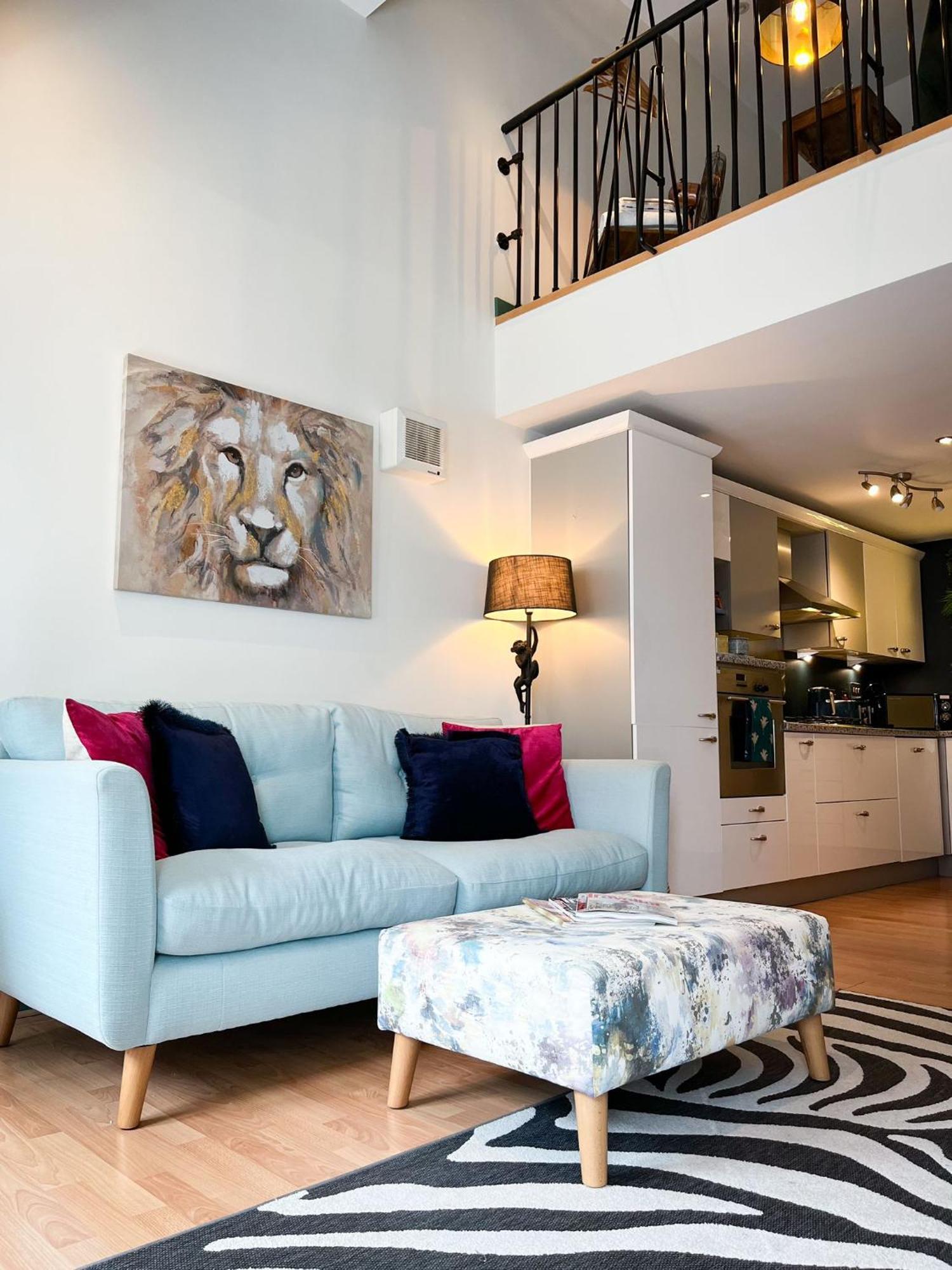 Jungle Escape, City Apartment With Parking & Terrace チェスター エクステリア 写真